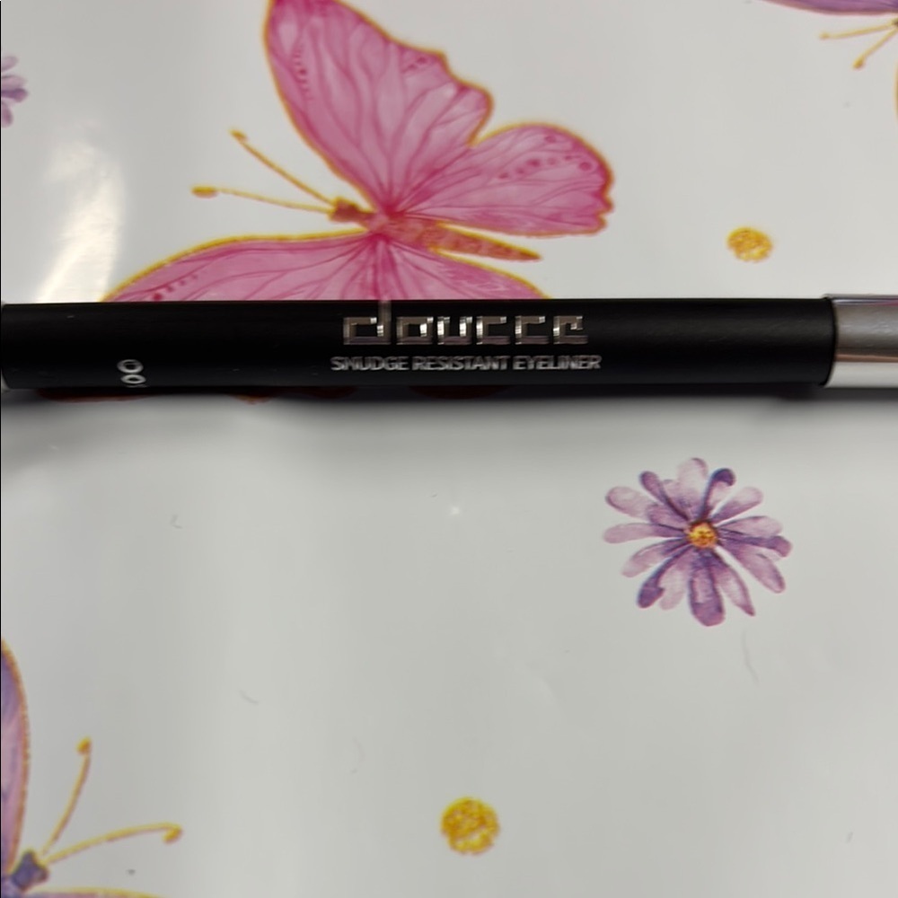 Doucce On the Go Palette and Black Smudge Resistant Eyeliner - Picture 6 of 6